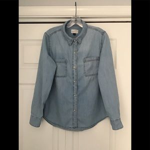 Universal Thread Goods Co lightwash distressed button down shirt size XL